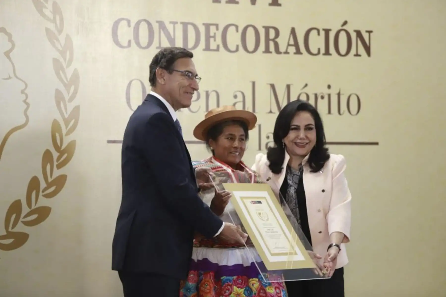 Irma Poma, por preservar las técnicas del mate burilado en la región central de los andes peruanos en Junín. Foto: ANDINA/ Prensa Presidencia