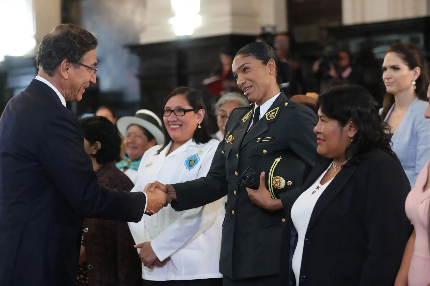 Evelyn Quintana, por su trabajo como policía comunitaria y su compromiso para erradicar la violencia contra las mujeres y el maltrato hacia niños y niñas en Casa Grande, La Libertad. Foto: ANDINA/ Prensa Presidencia