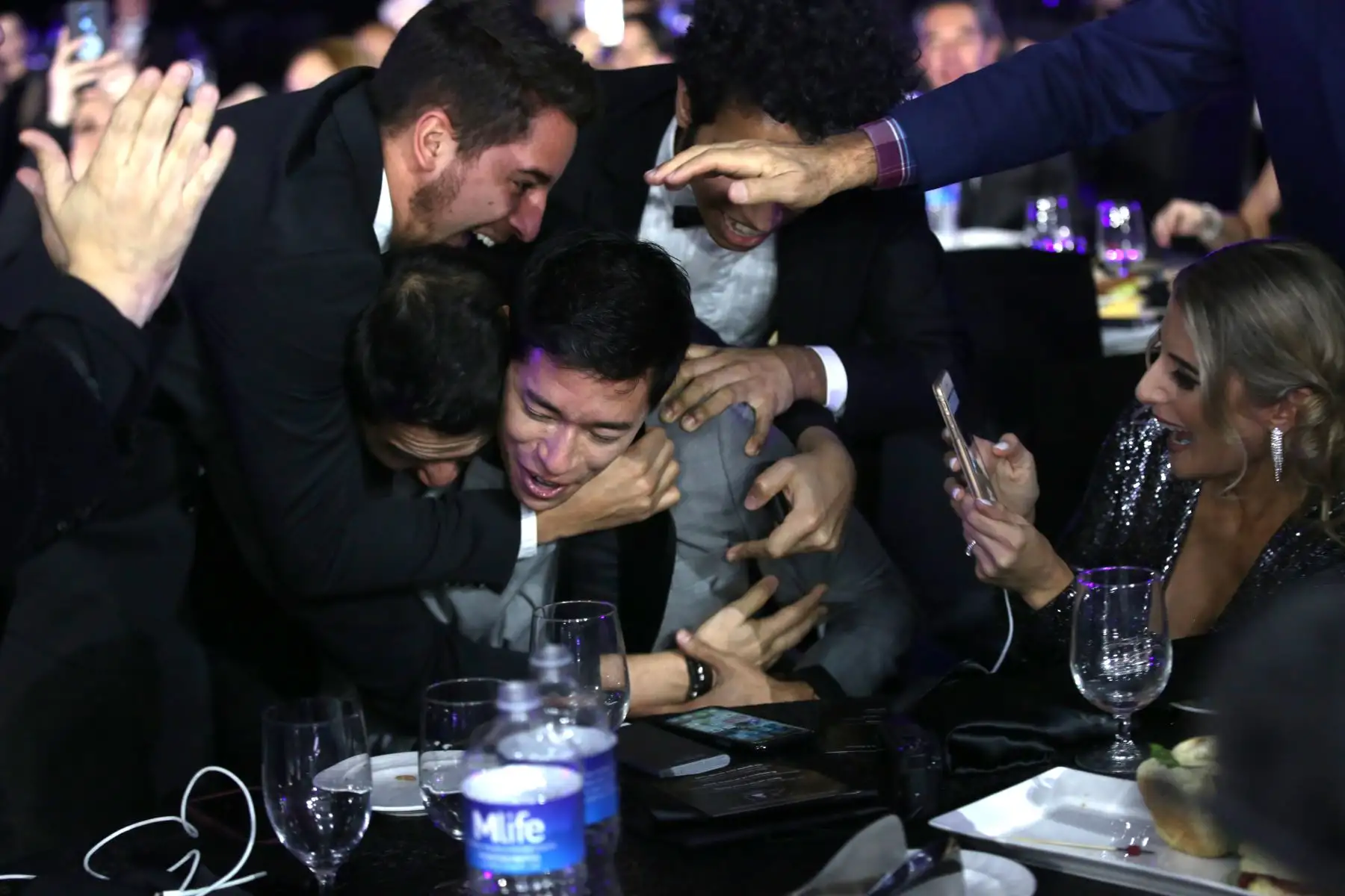 Tony Succar recibió el  premio para el Mejor Álbum de Salsa y Productor del Año en el escenario en la Ceremonia de estreno durante la 20a entrega anual de los Premios GRAMMY Latinos en el MGM Grand Garden Arena el 14 de noviembre de 2019.Foto: AFP