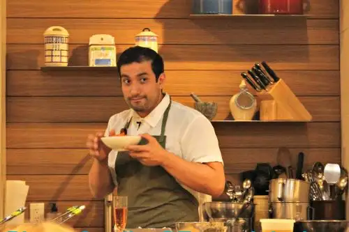 Chef de origen peruano Erik Ramírez. Foto: Internet/medios.