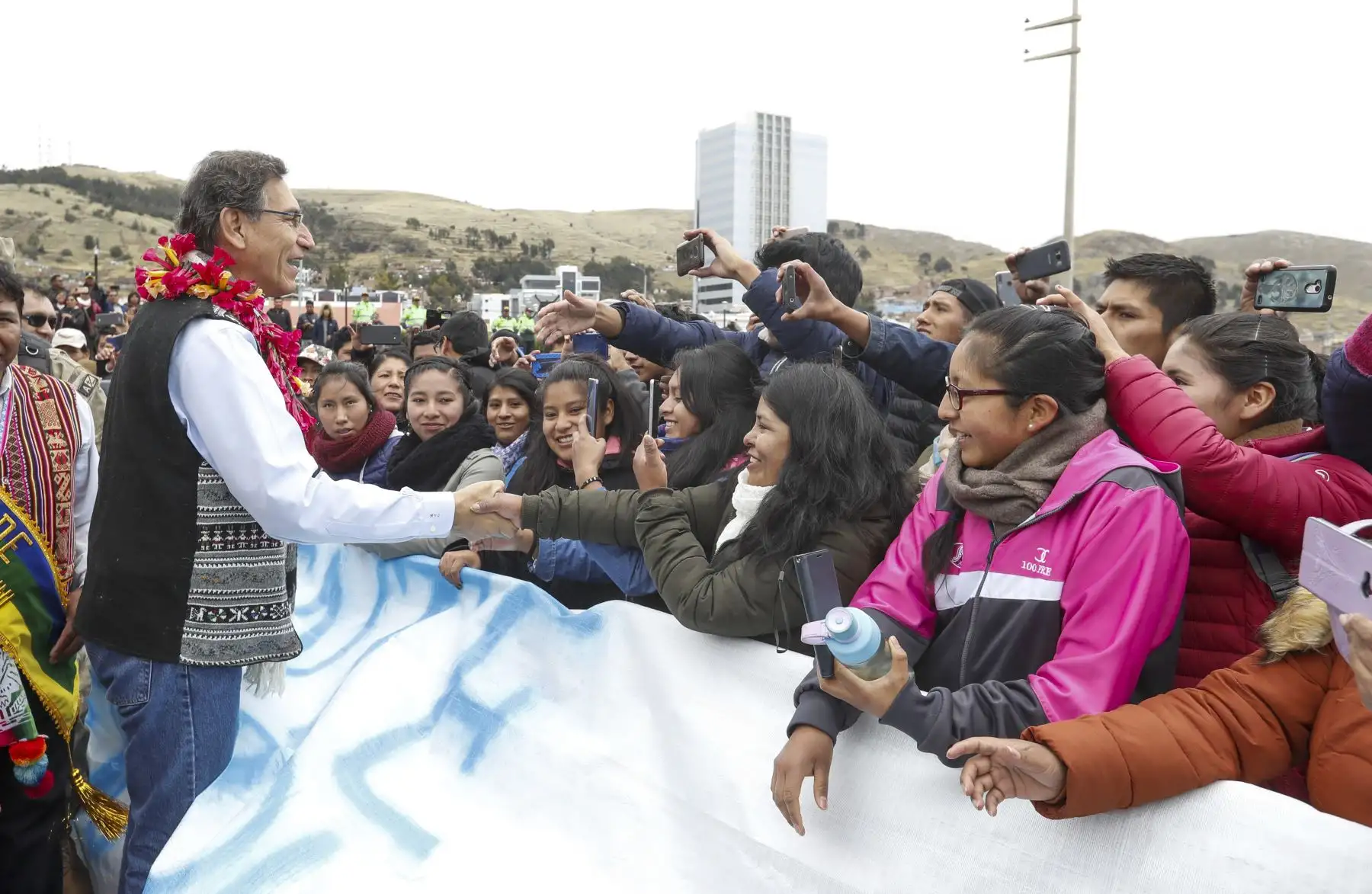 Jefe del Estado, Martín Vizcarra inspecciona la planta de tratamiento de aguas residuales de Puno. Luego el jefe de Estado presentó el proyecto: “Sistema de tratamiento de aguas residuales de la cuenca del Lago Titicaca – PTAR Titicaca.Foto: ANDINA/Prensa Presidencia