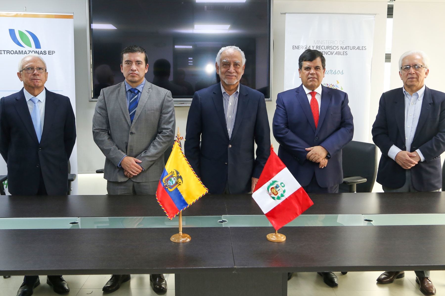 Petroperú y Petroamazonas firmaron memorando de entendimiento.