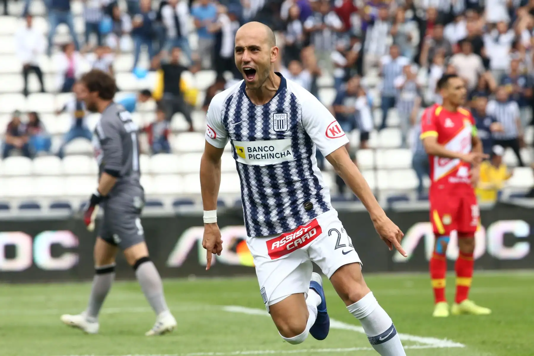 Federico Rodriguez celebra el gol de Alianza Lima ante  Sport Huancayo por la fecha 16 del Torneo Clausura de la Liga 1en el estadio Alejandro Villanueva de La Victoria.
Foto: ANDINA/Vidal Tarqui