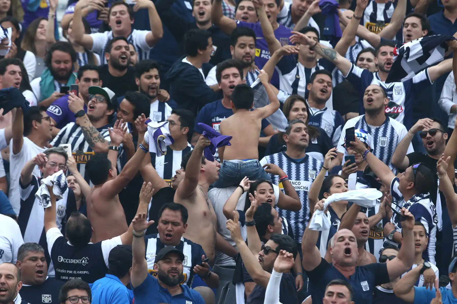 Hinchada de Alianza Lima ante  Sport Huancayo por la fecha 16 del Torneo Clausura de la Liga 1en el estadio Alejandro Villanueva de La Victoria.
Foto: ANDINA/Vidal Tarqui