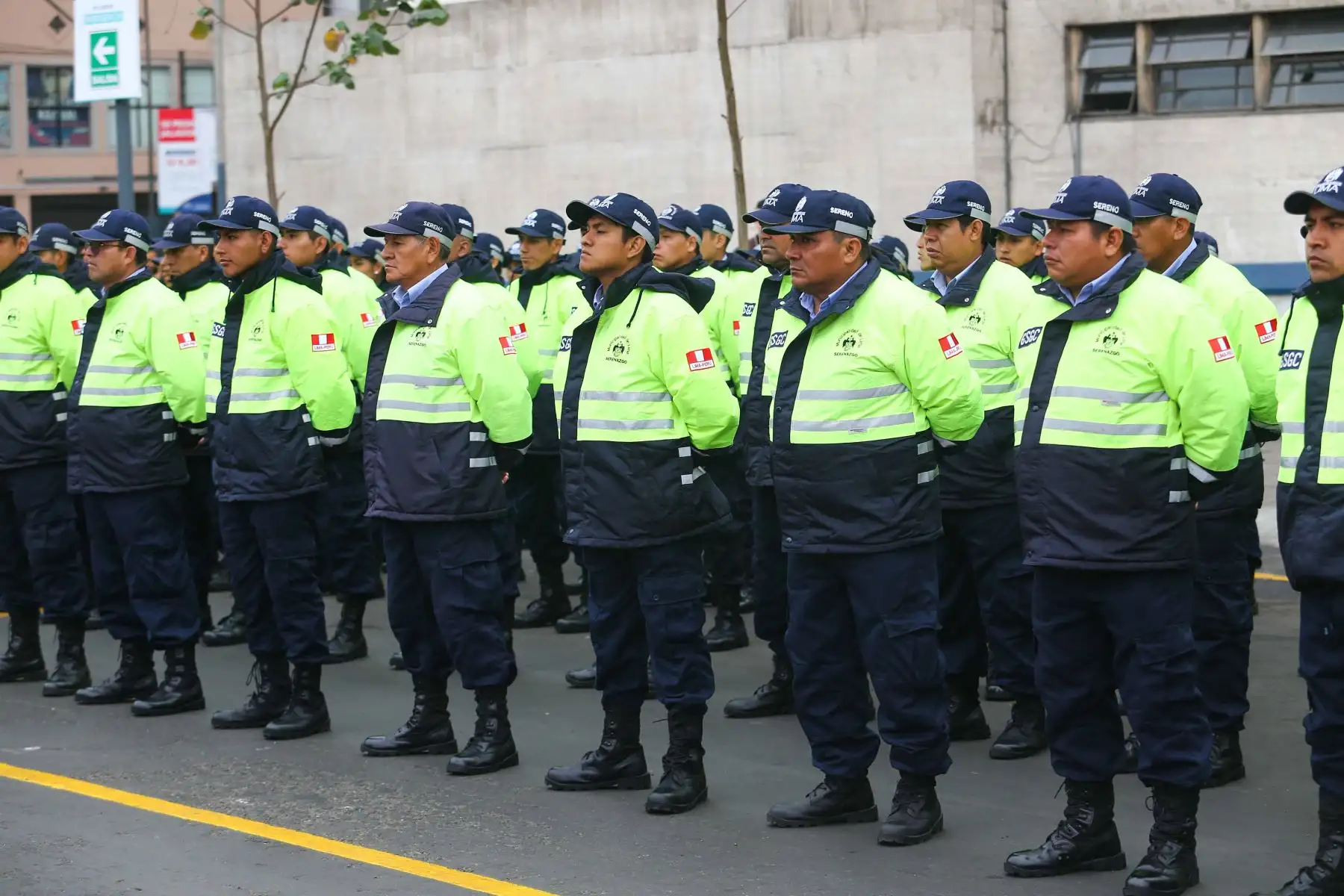 Para garantizar la seguridad de los vecinos en la zona comercial de Mercado Central, Mesa Redonda y Triángulo de Grau, iniciamos el Plan de Seguridad Integral Navidad 360°, que comprende la restricción vehicular en las avenidas Abancay, Grau y los jirones Paruro y Junín. Foto: ANDINA/Héctor Vinces