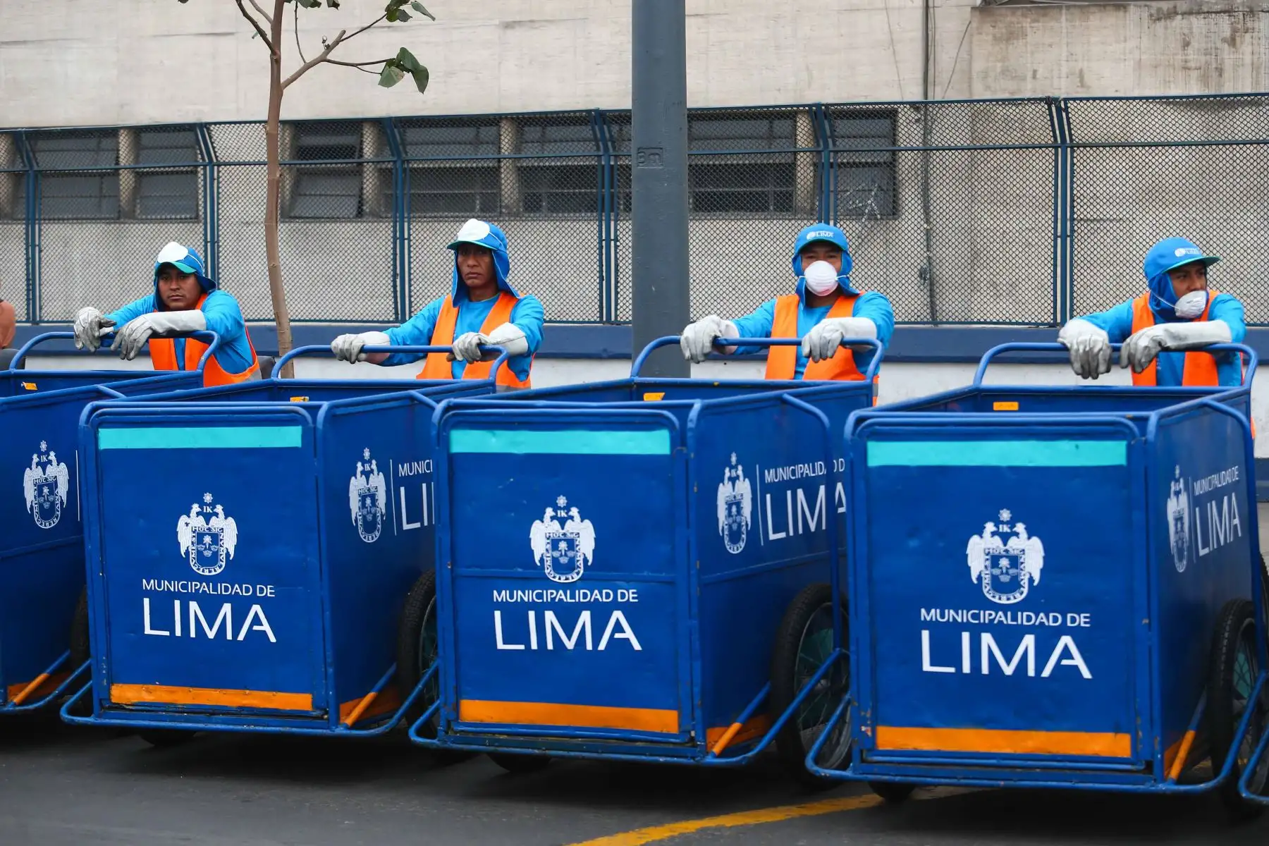 Para garantizar la seguridad de los vecinos en la zona comercial de Mercado Central, Mesa Redonda y Triángulo de Grau, iniciamos el Plan de Seguridad Integral Navidad 360°, que comprende la restricción vehicular en las avenidas Abancay, Grau y los jirones Paruro y Junín. Foto: ANDINA/Héctor Vinces