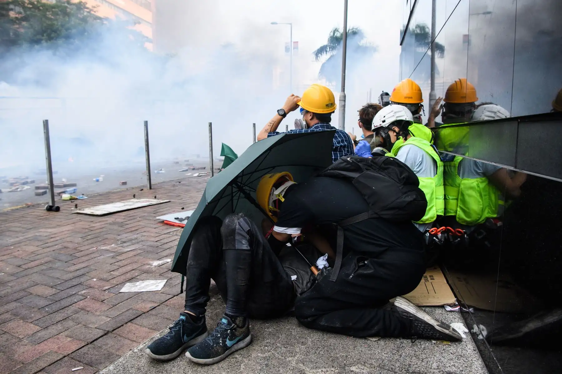 Tras una batalla campal entre los estudiantes atrincherados en la Universidad Politécnica y la policía, que advirtió de que usaría munición real si los primeros no dejaban de lanzar cócteles molotov y otros objetos. Foto: AFP