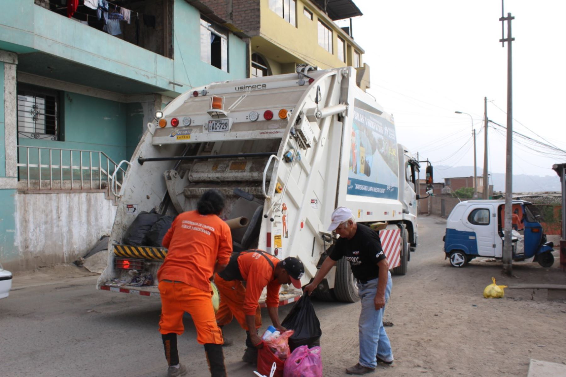 Mejoran servicio de limpieza pública en Villa María del Triunfo. Foto: Andina/Difusión