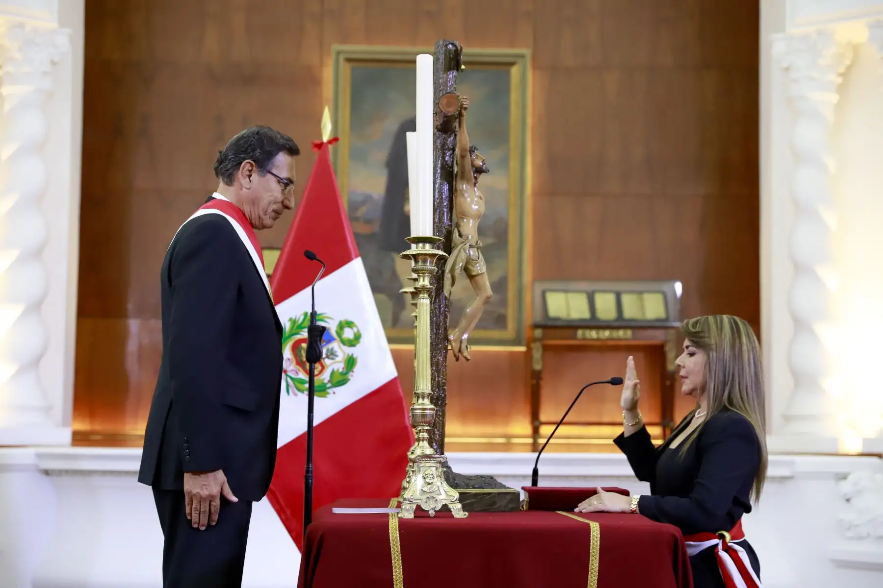 Presidente Martín Vizcarra toma juramento a Elizabeth Hinostroza Pereyra como ministra de Salud.
Foto: ANDINA/Prensa Presidencia