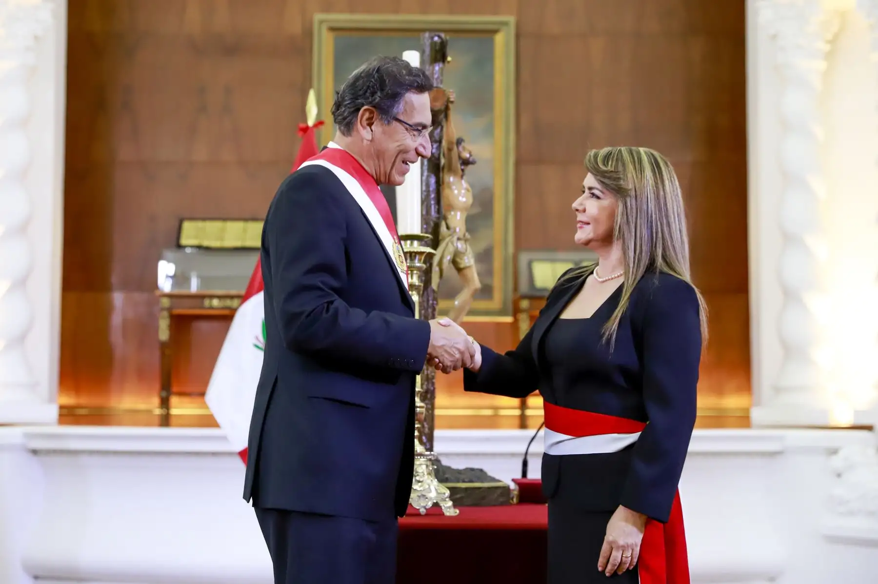 Presidente Martín Vizcarra toma juramento a Elizabeth Hinostroza Pereyra como ministra de Salud.
Foto: ANDINA/Prensa Presidencia