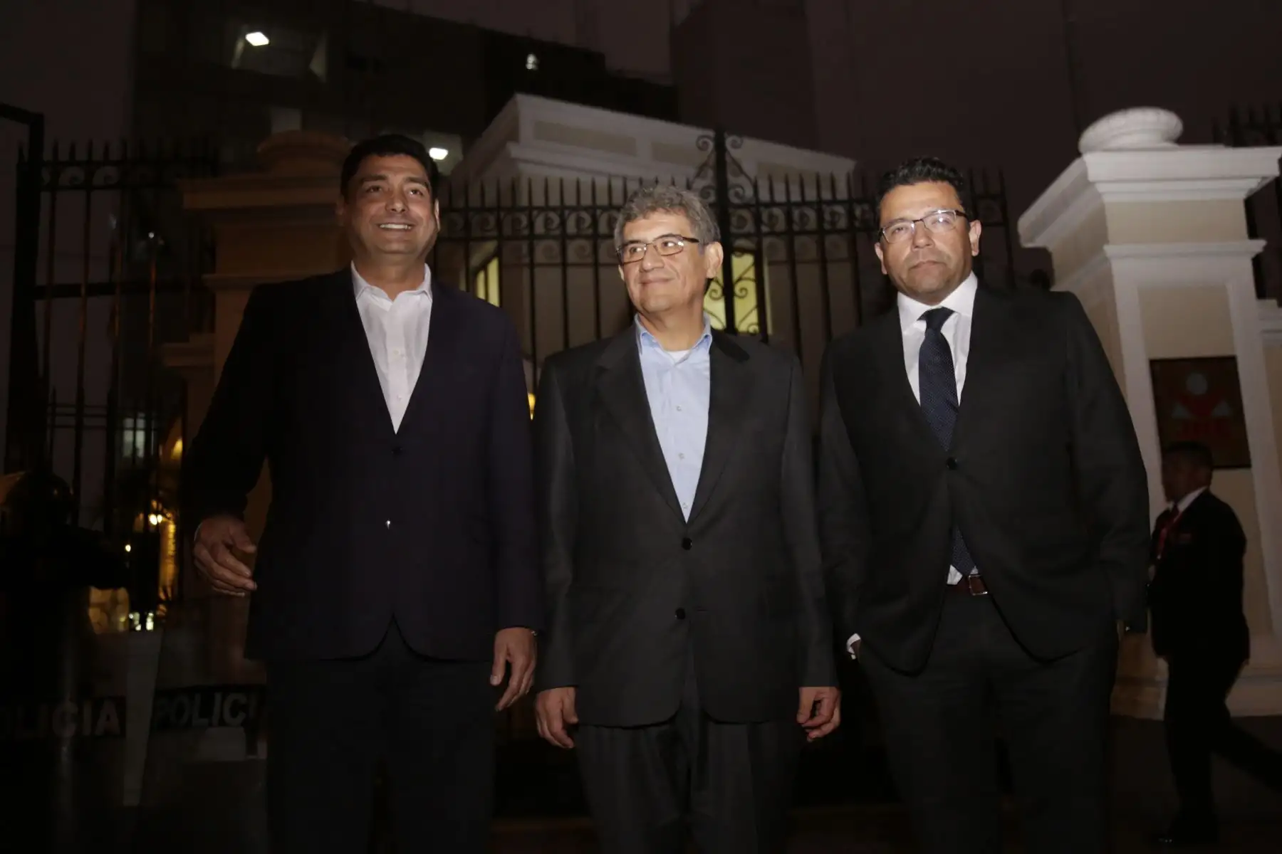 Juan Sheput y Jorge Villacorta  de la agrupación política Contigo inscribieron la lista de candidatos al Congreso para las próximas elecciones de enero del 2020 . 
Foto: ANDINA/Renato Pajuelo