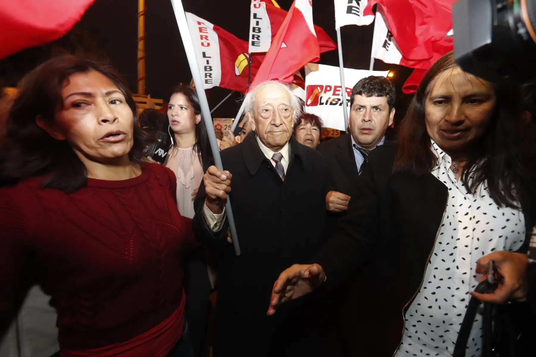 Isaac Humala de la agrupación política Perú Libre llega al Jurado Nacional de Elecciones para  inscribir la lista de candidatos al Congreso que participarán en las próximas elecciones de enero del 2020 . 
Foto: ANDINA/Renato Pajuelo