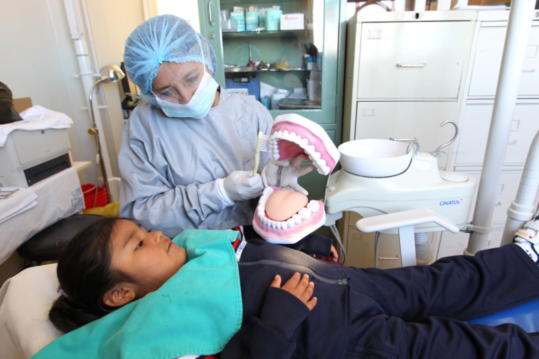 Expertos de EsSalud aconsejan a padres llevar a sus hijos pequeños al odontopediatra. Foto: EsSalud