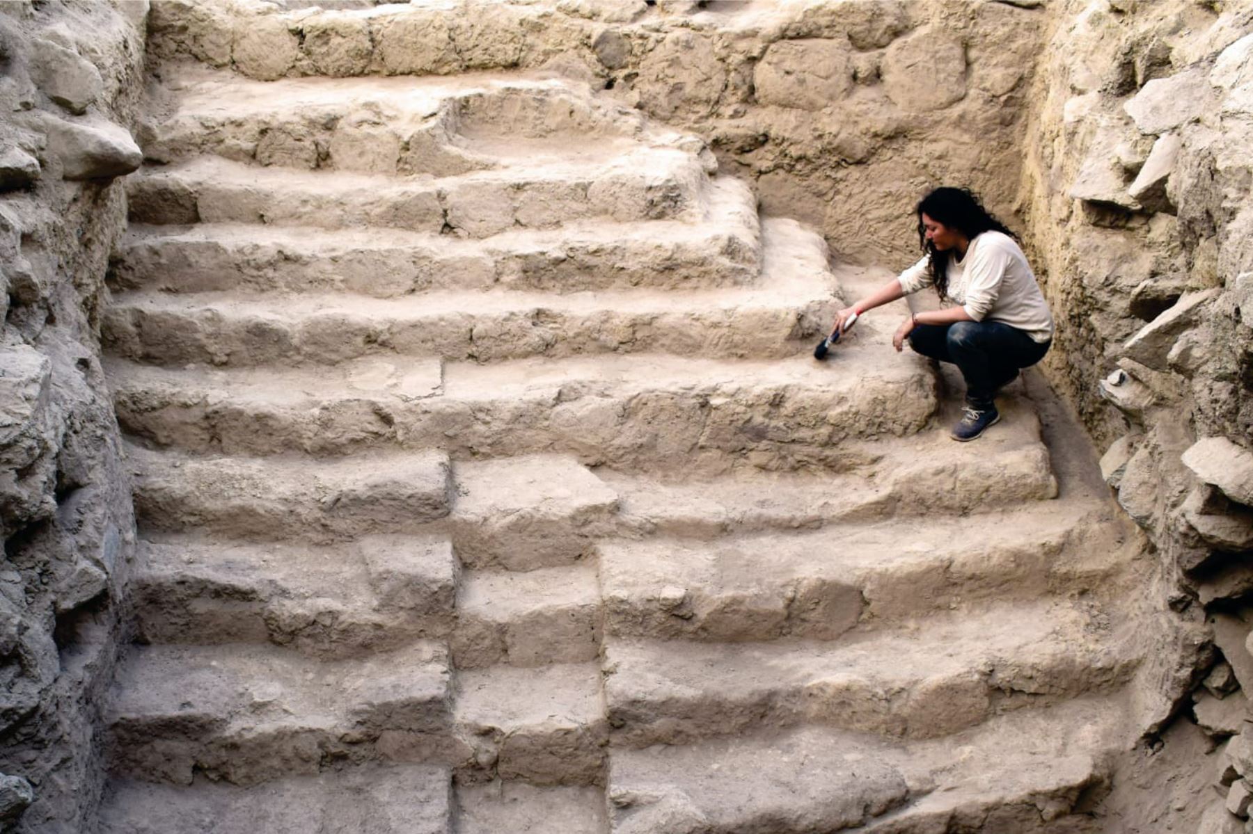 Arqueólogos descubren pirámide de unos 5,000 años de antigüedad en sitio arqueológico Sechín, en Casma, Áncash. Foto: Cortesía Proyecto Arqueológico Sechín