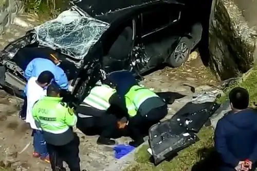 Despiste y vuelco de auto deja dos muertos y un herido grave en la carretera Central. Foto: Pedro Tinoco