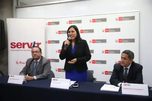 Firman convenio para incorporar  gerentes públicos a gobiernos regionales. Foto: Andina/Difusión