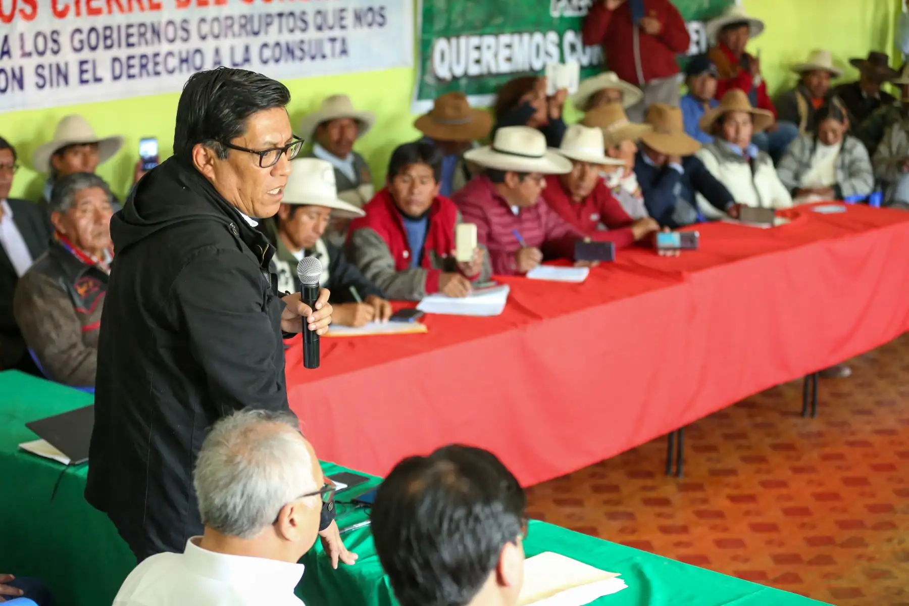 El presidente del Consejo de Minsitros se reúne con Pobladores del Centro Poblado Tintaya Marquiri  junto a dirigentes de 13 comunidades campesinas del área de influencia directa de la unidad minera Antapaccay
Foto: PCM