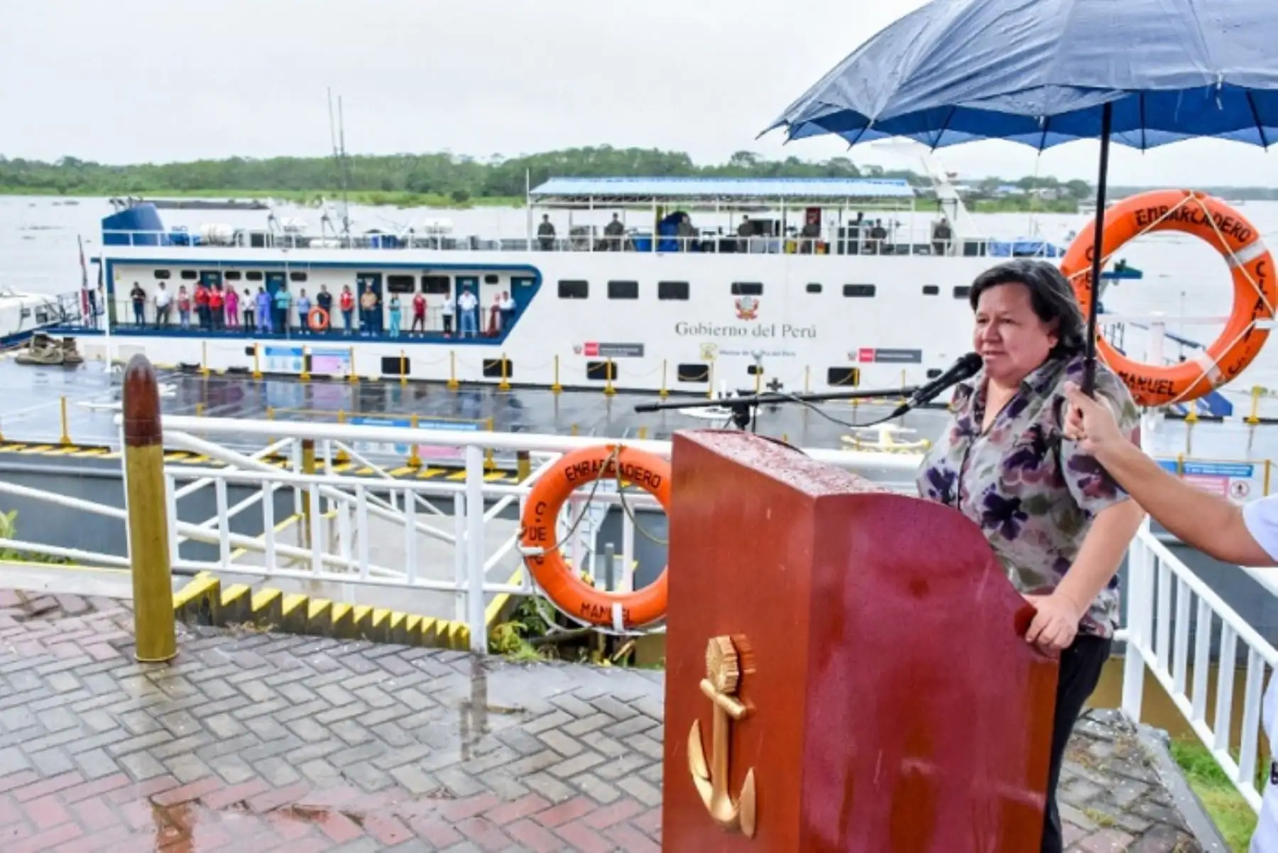 La ministra de Desarrolo de Inclusión Sovial, Ariela Luna, encabezó en Loreto la ceremonia de zarpe de las plataformas itinerantes de acción social.
