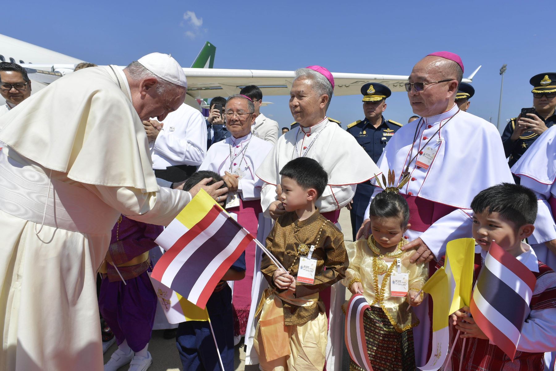 El Papa Francisco llegó a Tailandia, la primera etapa de una gira asiática que se extenderá por Japón y llevará un mensaje de diálogo y desarme nuclear. Foto: AFP