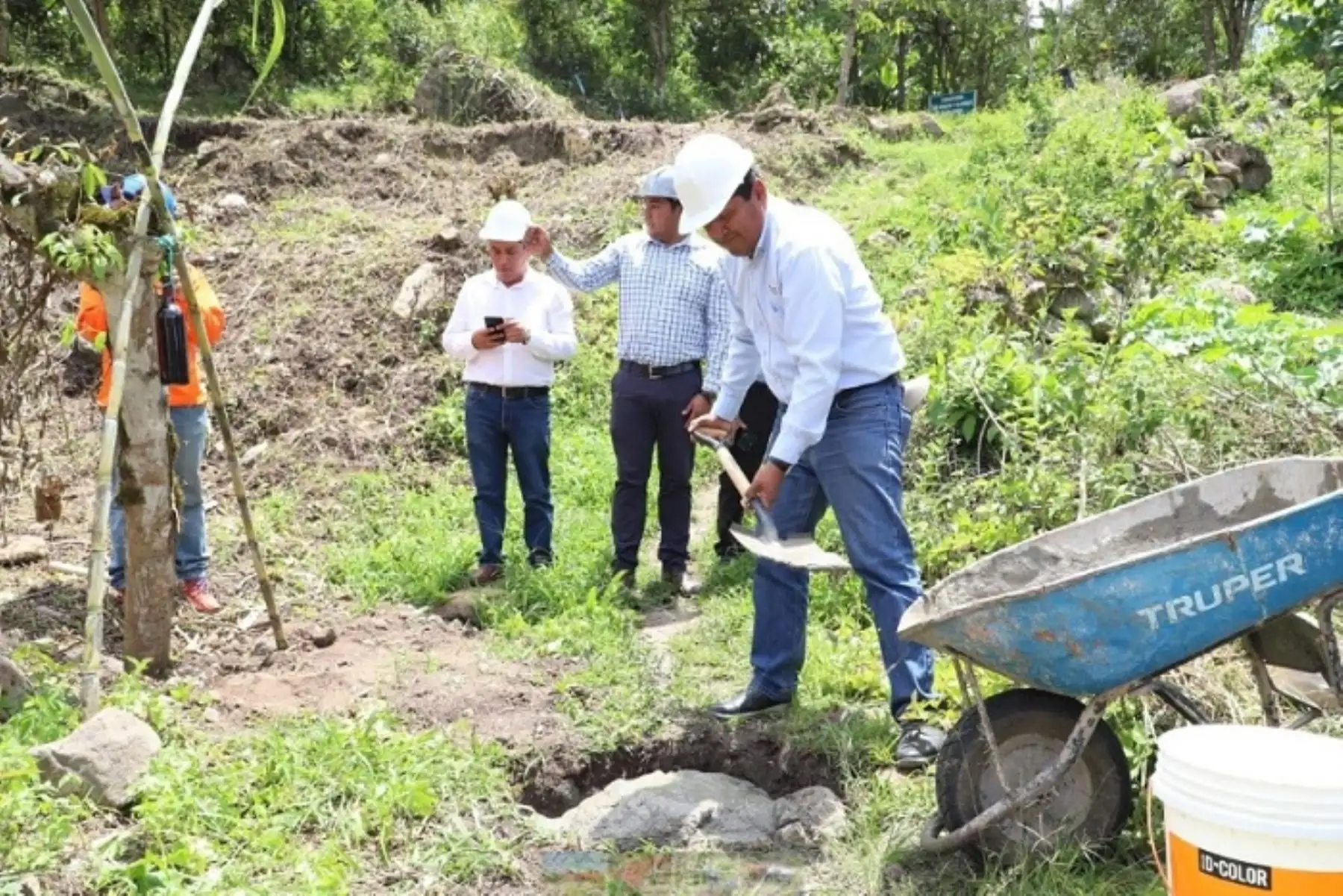 La catarata Ashpachaca tiene aproximadamente una caída de 50 metros. Se ubica a 1,658 metros sobre el nivel del mar, a la margen derecha del río Utcubamba. Pertenece al distrito de Churuja, provincia de Bongará.