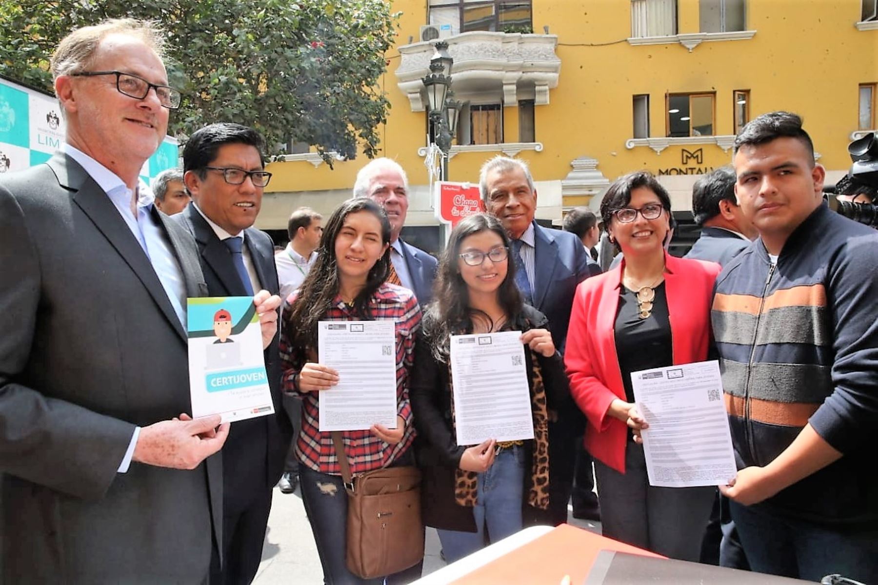 La ministra Sylvia Cáceres presentó la iniciativa "Chapa tu chamba" que beneficiará a los jóvenes de Lima.
