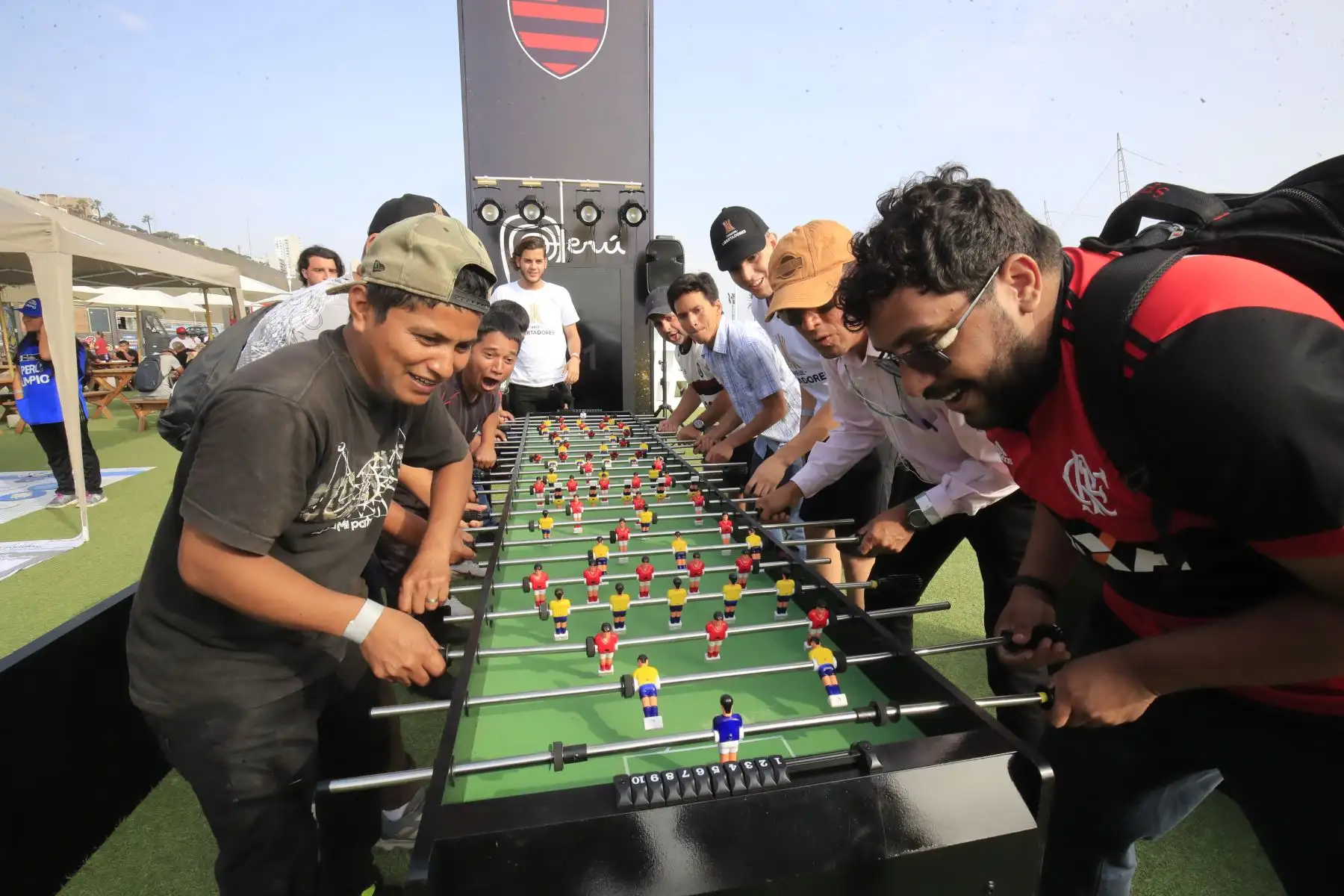 Se inaugura el evento  Fan Fest -Embajada del Hincha con la presencia de hinchas de  fútbol de los equipos River Plate y Flamengo quienes alentarán a sus equipos en  la gran final de la Copa Libertadores que se jugará en Lima.
Foto: ANDINA/ Juan Carlos Guzmán