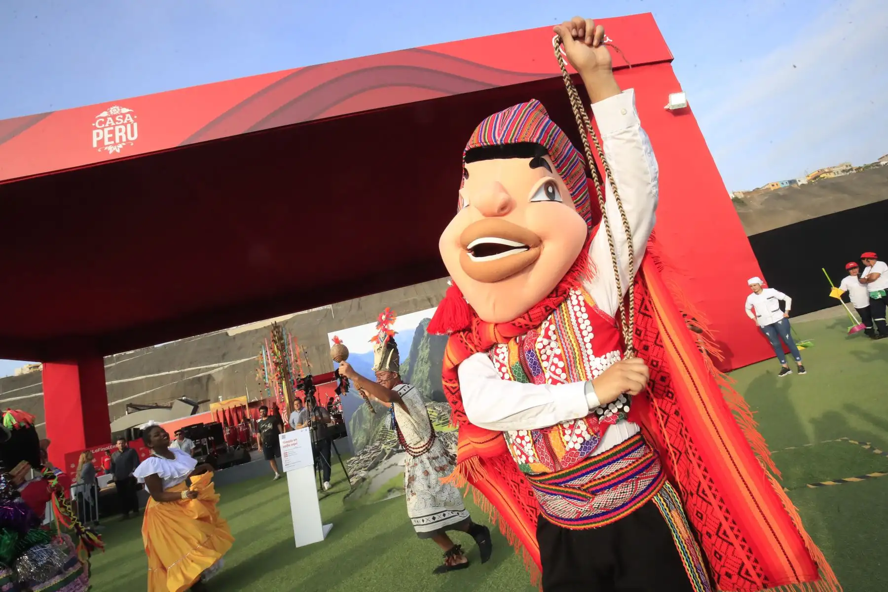 Se inaugura el evento  Fan Fest -Embajada del Hincha con la presencia de hinchas de  fútbol de los equipos River Plate y Flamengo quienes alentarán a sus equipos en  la gran final de la Copa Libertadores que se jugará en Lima.
Foto: ANDINA/ Juan Carlos Guzmán