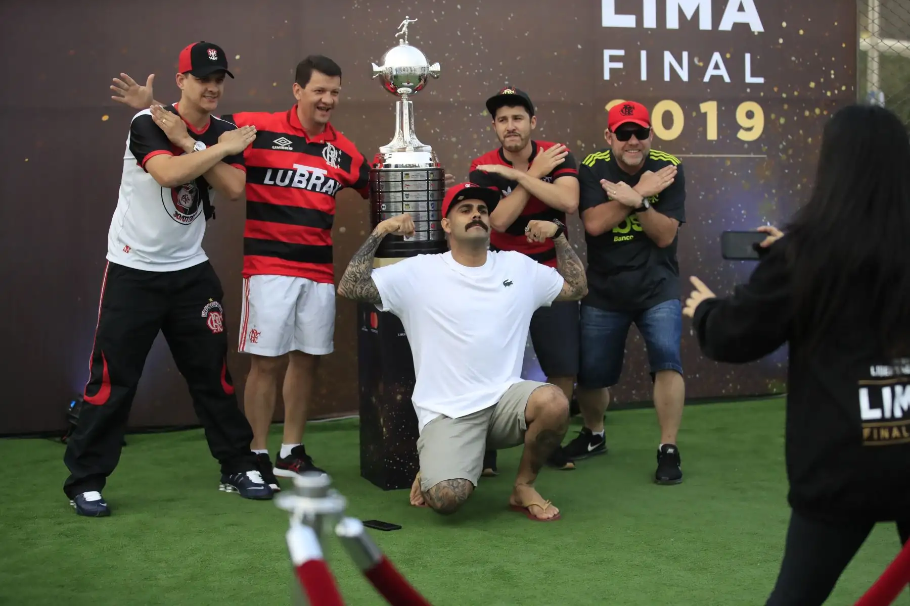 Se inaugura el evento  Fan Fest -Embajada del Hincha con la presencia de hinchas de  fútbol de los equipos River Plate y Flamengo quienes alentarán a sus equipos en  la gran final de la Copa Libertadores que se jugará en Lima.
Foto: ANDINA/ Juan Carlos Guzmán