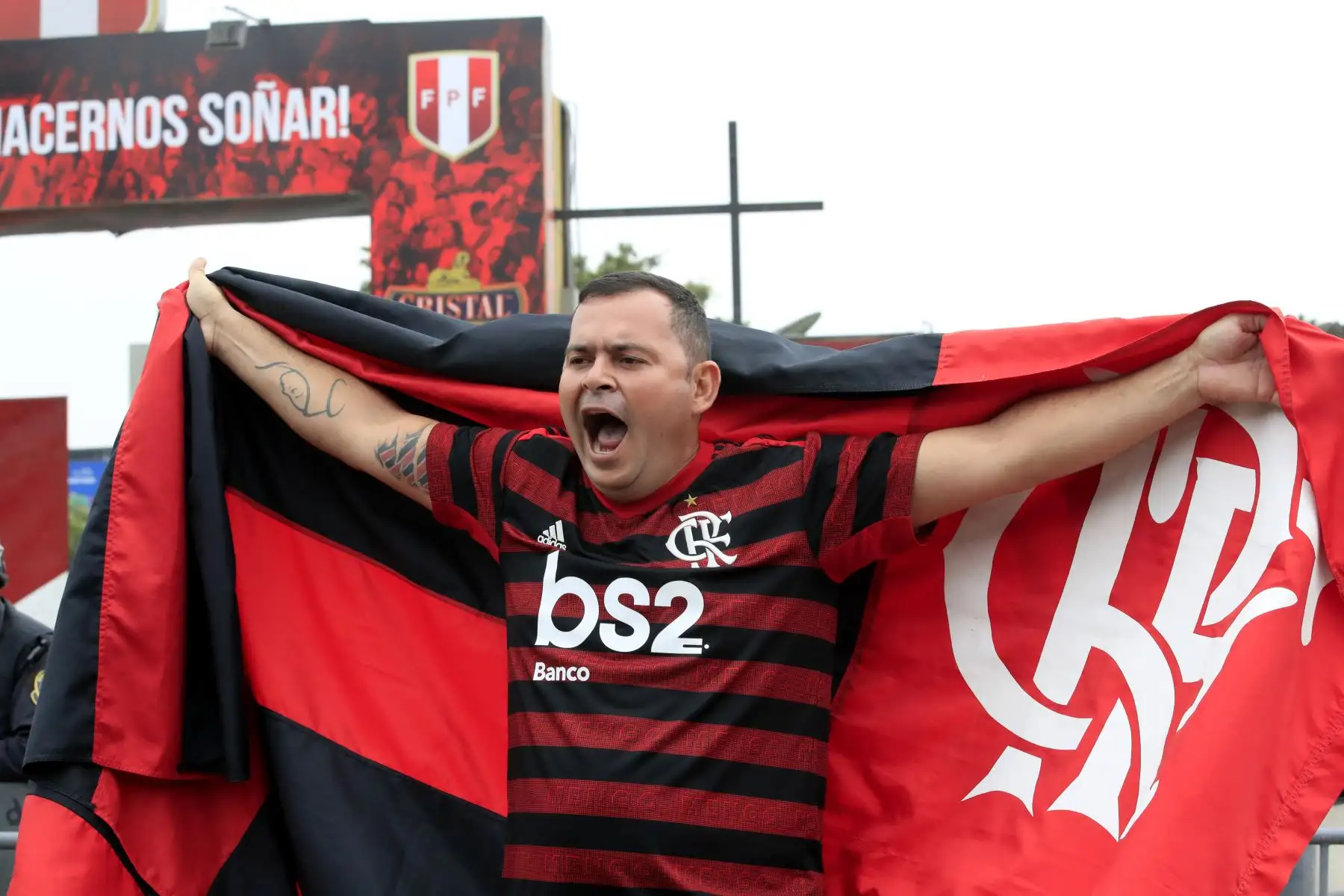 Hinchas del Flamengo de Brasil se apostaron en los alrededores de La Videna donde el primer equipo realizará su primer entrenamiento.    


Foto: Andina/Juan Carlos Guzmán Negrini