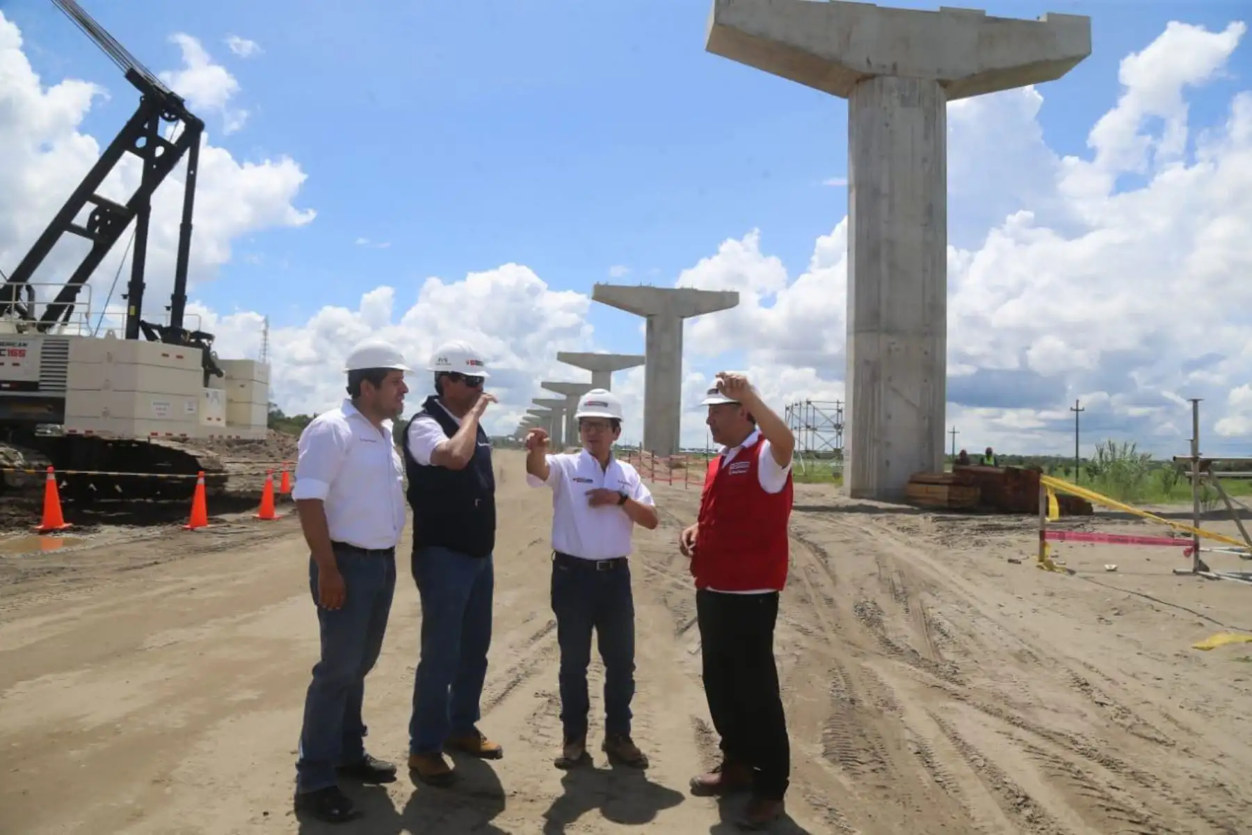El titular del MTC, Edmer Trujillo, cumplió visita de trabajo en la ciudad de Iquitos, capital de la región Loreto,