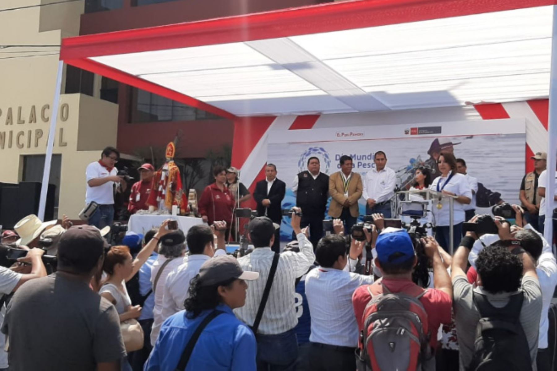 La ministra de la Producción, Rocío Barrios, participó en la celebración del Día Mundial de la Pesca en Chimbote, región Áncash.