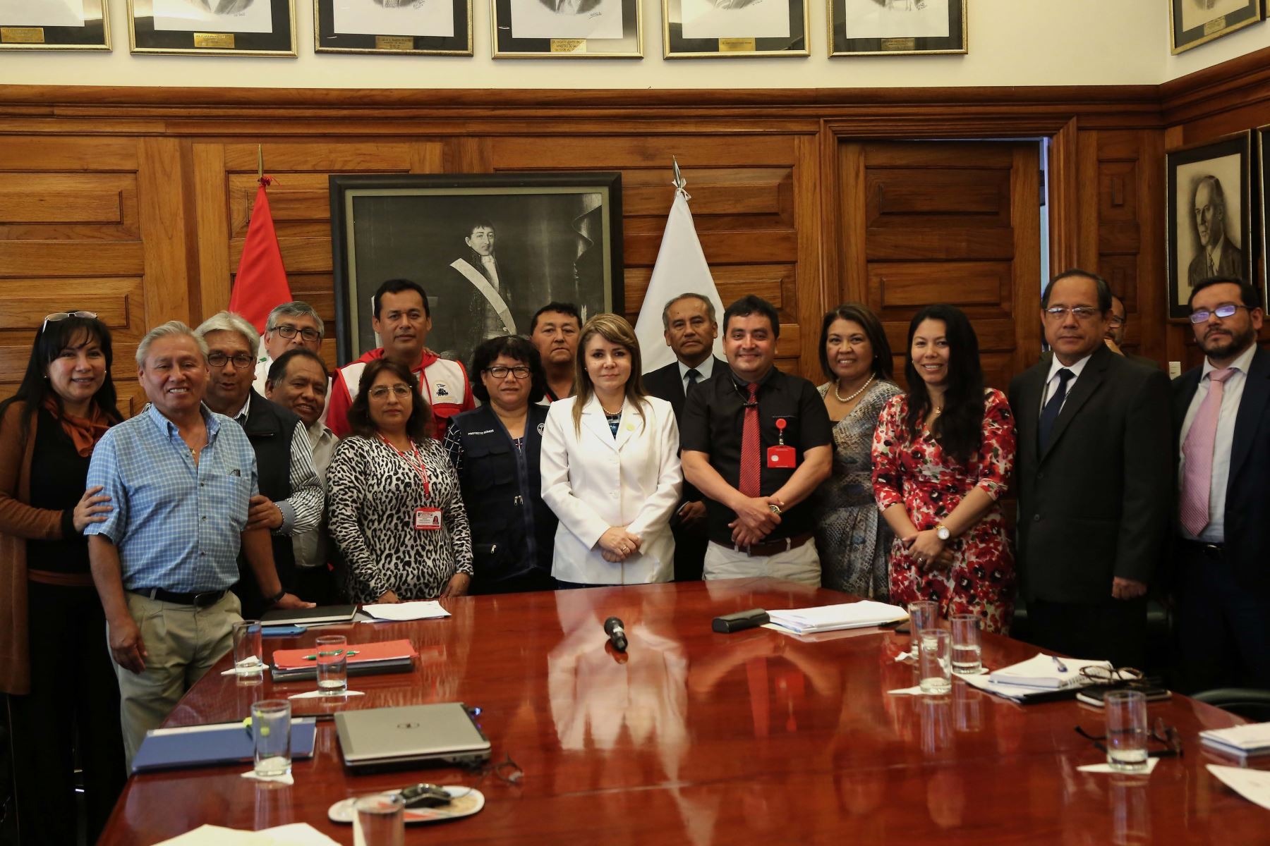 Ministra Elizabeth Hinostroza participó en reunión con directivos gremiales del Minsa.