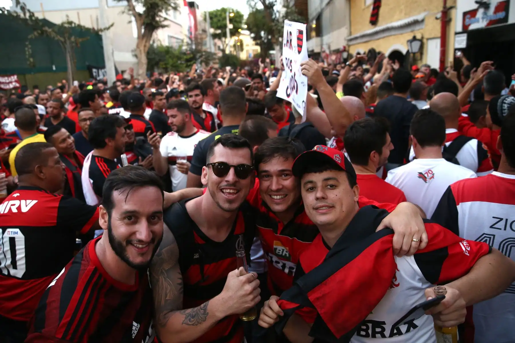 Más de un centenar de hinchas de Flamengo y River Plate en Lima. Foto: ANDINA/Vidal Tarqui