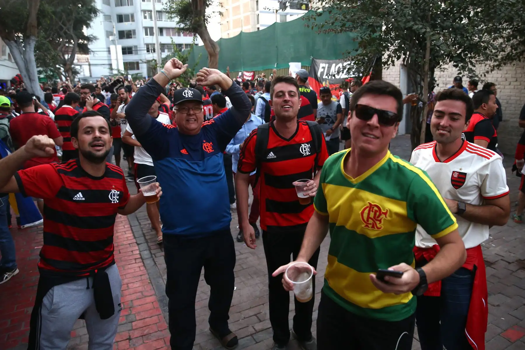 Más de un centenar de hinchas de Flamengo y River Plate en Lima. Foto: ANDINA/Vidal Tarqui