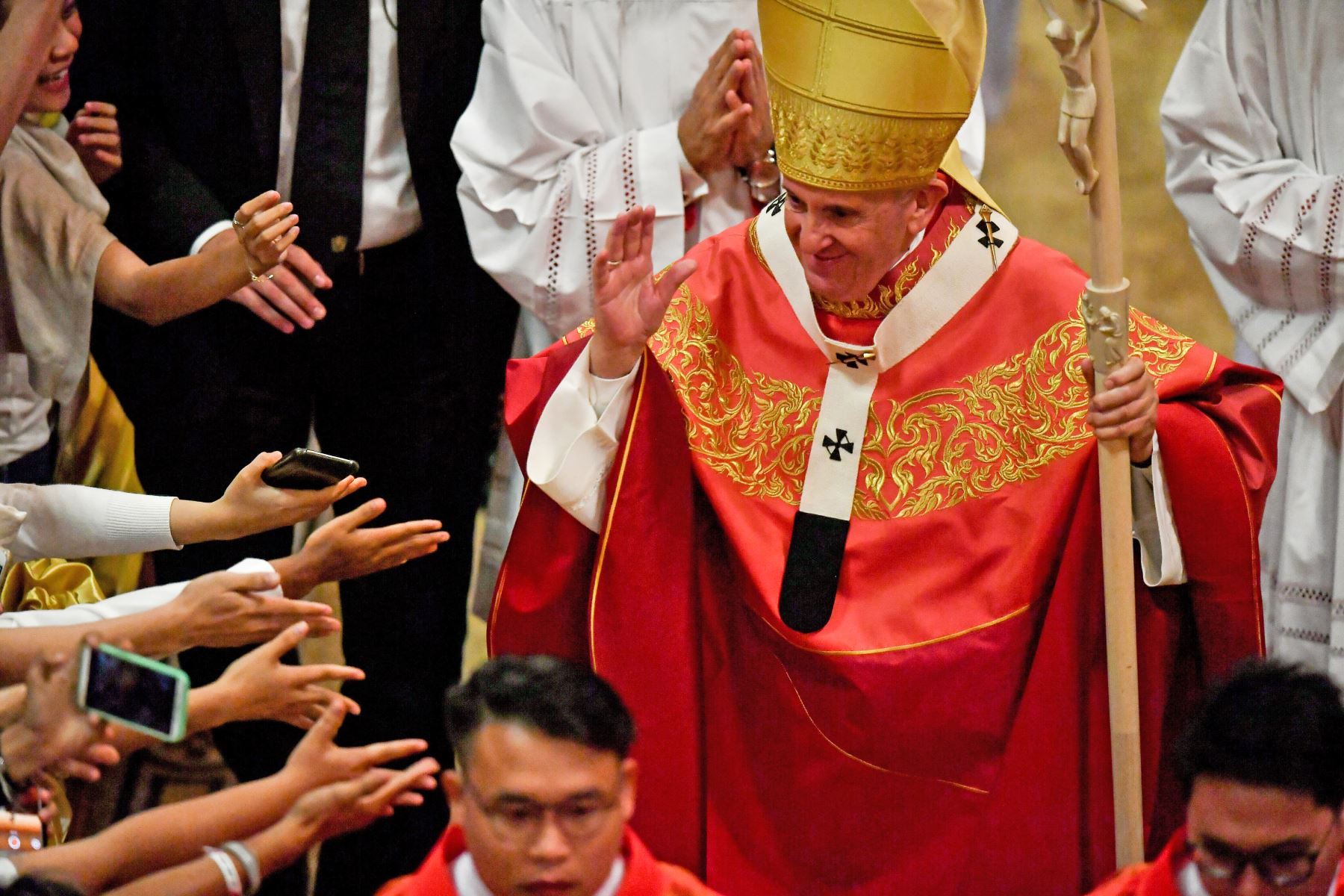 Papa Francisco dirige una Santa Misa en la Catedral de la Asunción en Bangkok. Foto: AFP