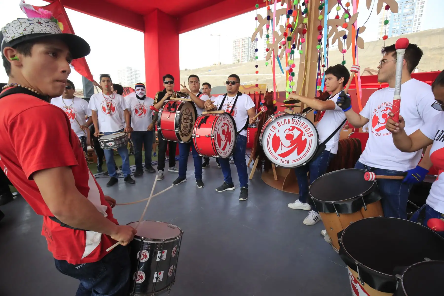 Banderazo en el Fan Fest de la Costa Verde por la Copa Libertadores que se jugará en Perú.

Foto: Andina/Juan Carlos Guzmán Negrini