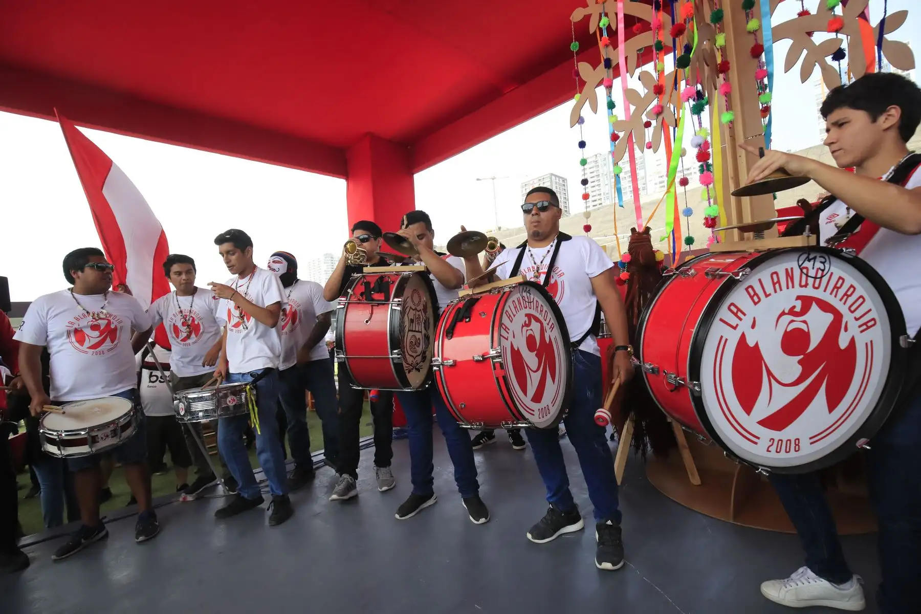 Banderazo en el Fan Fest de la Costa Verde por la Copa Libertadores que se jugará en Perú.

Foto: Andina/Juan Carlos Guzmán Negrini