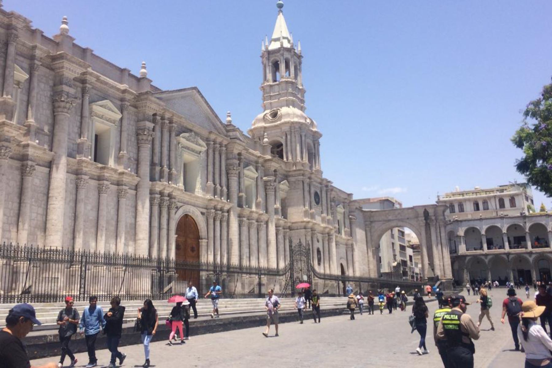 La Municipalidad de Arequipa prohíbe propaganda electoral en el centro histórico de la Ciudad Blanca y advierte que multará a los propietarios que permitan avisos.