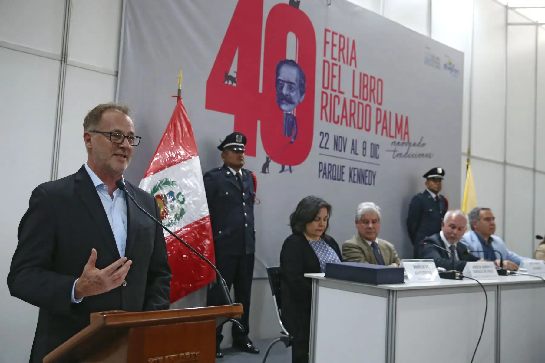 El Alcalde de Lima, Jorge Muñoz, durante la 40ª Feria del Libro Ricardo Palma en el parque Kennedy de Miraflores. Foto: ANDINA/Vidal Tarqui
