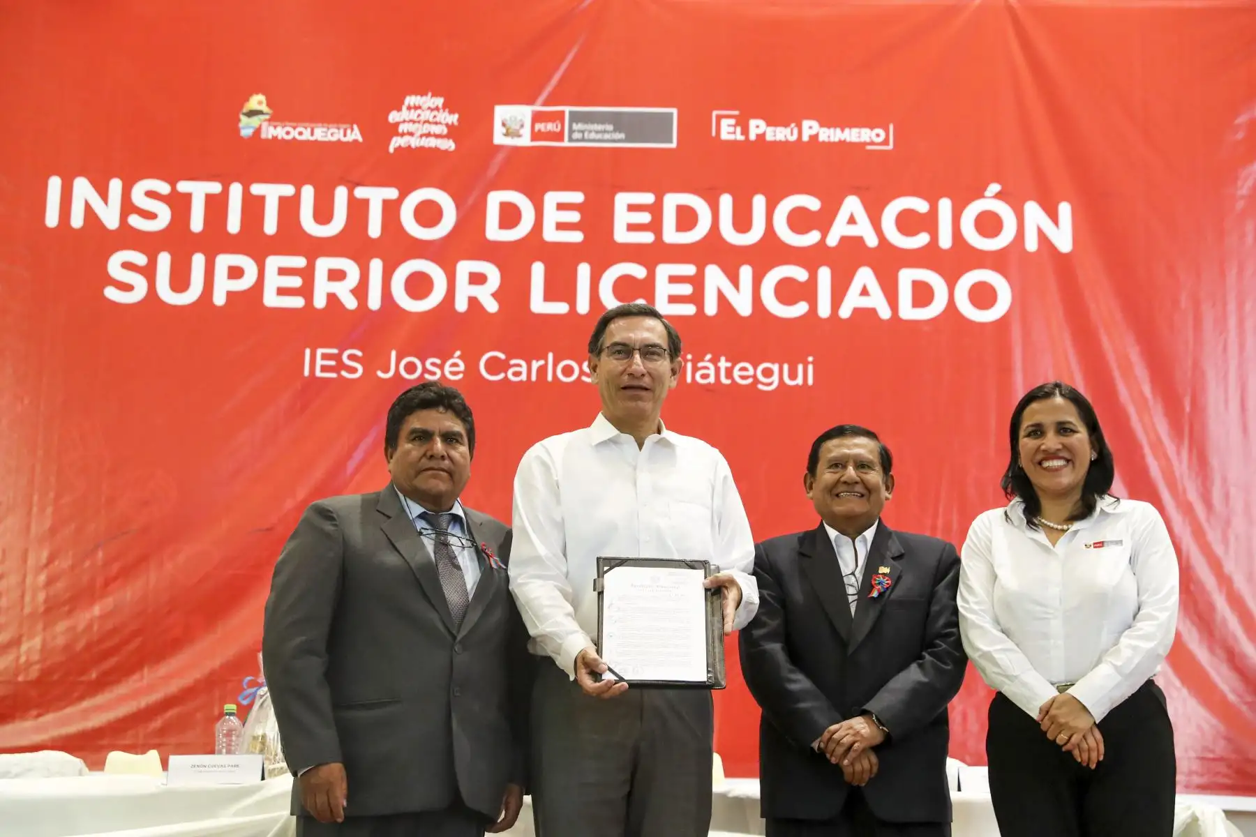 Jefe de Estado asiste a entrega del Licenciamiento al Instituto Superior Tecnológico Público José Carlos Mariátegui de Moquegua. Foto: ANDINA/Prensa Presidencia