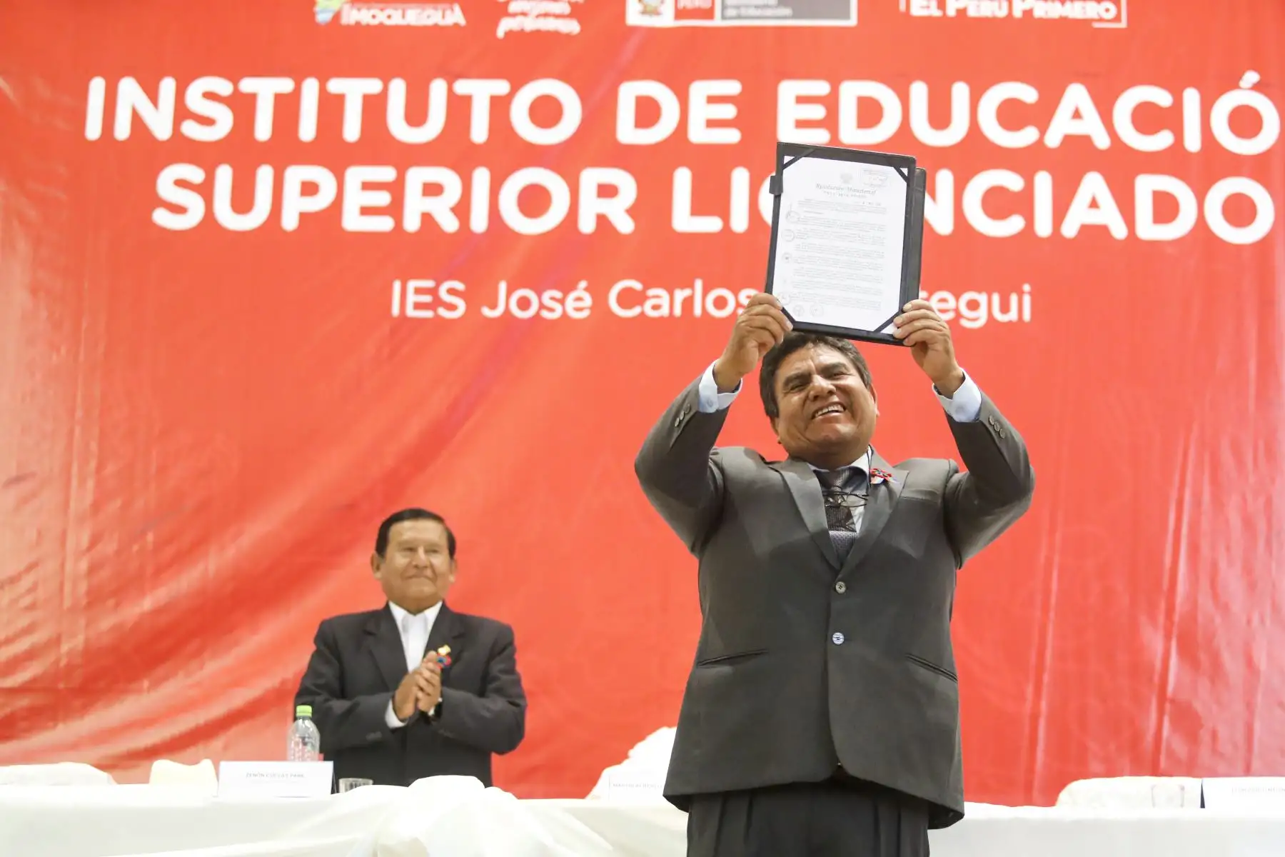 Jefe de Estado asiste a entrega del Licenciamiento al Instituto Superior Tecnológico Público José Carlos Mariátegui de Moquegua. Foto: ANDINA/Prensa Presidencia