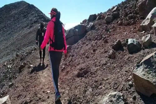 En esta primera edición de la competencia, que se desarrollará mañana domingo 24 de noviembre, los organizadores han previsto distancias de 7 y 21 kilómetros, con la participación de deportistas de Ecuador, Paraguay y Argentina;  así como corredores nacionales provenientes de Lima, Ayacucho, Puno, Cusco y Tacna.