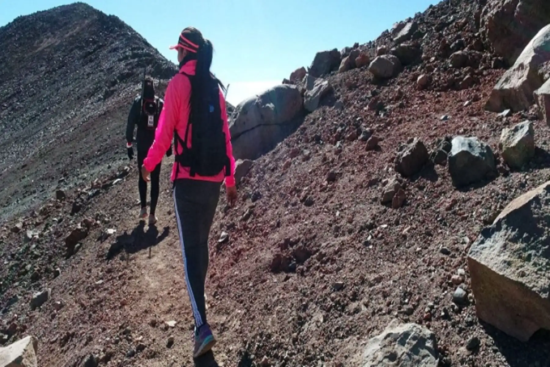 En esta primera edición de la competencia, que se desarrollará mañana domingo 24 de noviembre, los organizadores han previsto distancias de 7 y 21 kilómetros, con la participación de deportistas de Ecuador, Paraguay y Argentina;  así como corredores nacionales provenientes de Lima, Ayacucho, Puno, Cusco y Tacna.