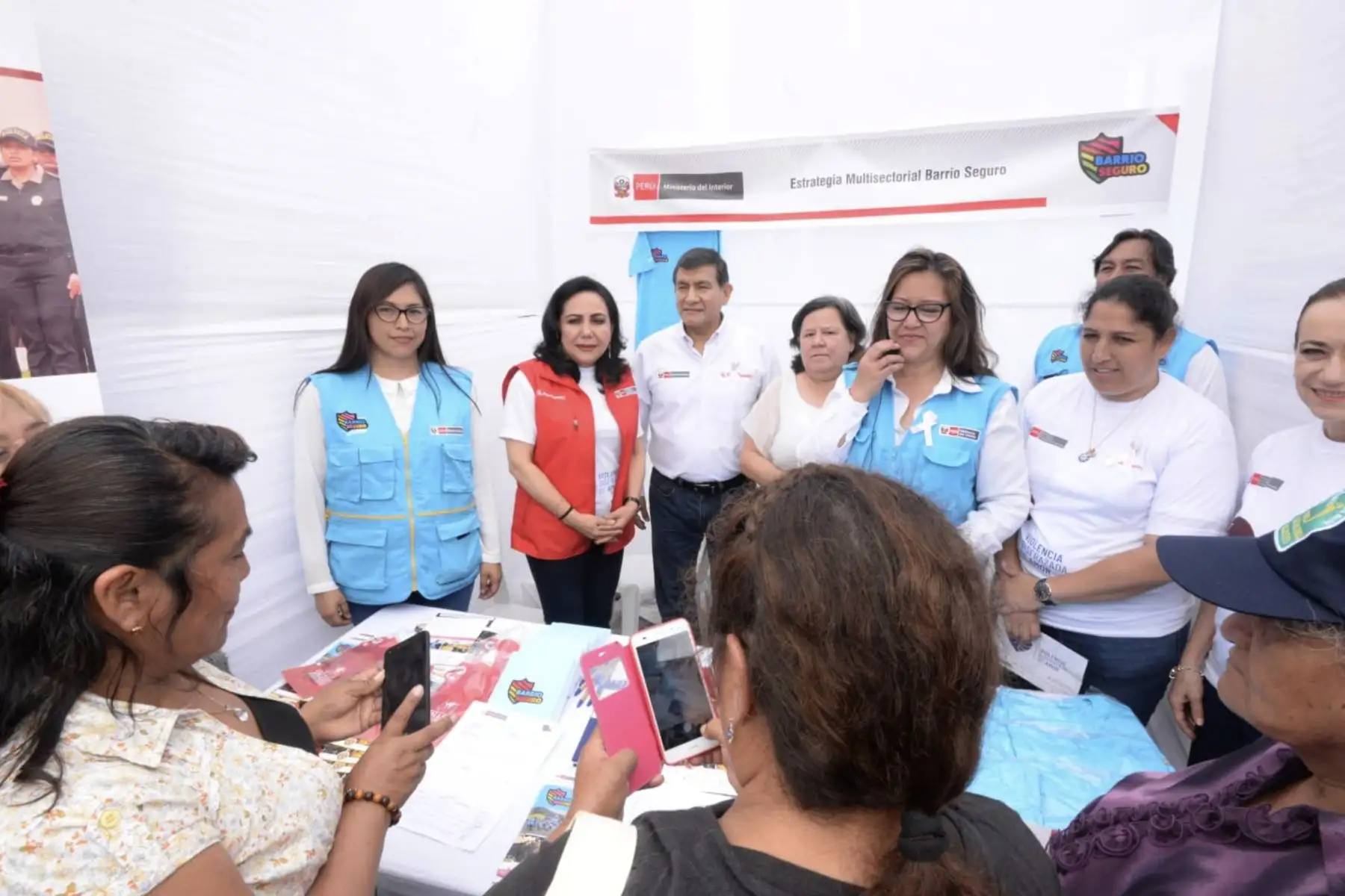 Ministra de la Mujer, Gloria Montenegro participa junto a titulares de Midis, Interior, Defensa, Ambiente en actividad por el Día Internacional de la Eliminación de la Violencia contra la Mujer.
Foto: Difusión Mimp