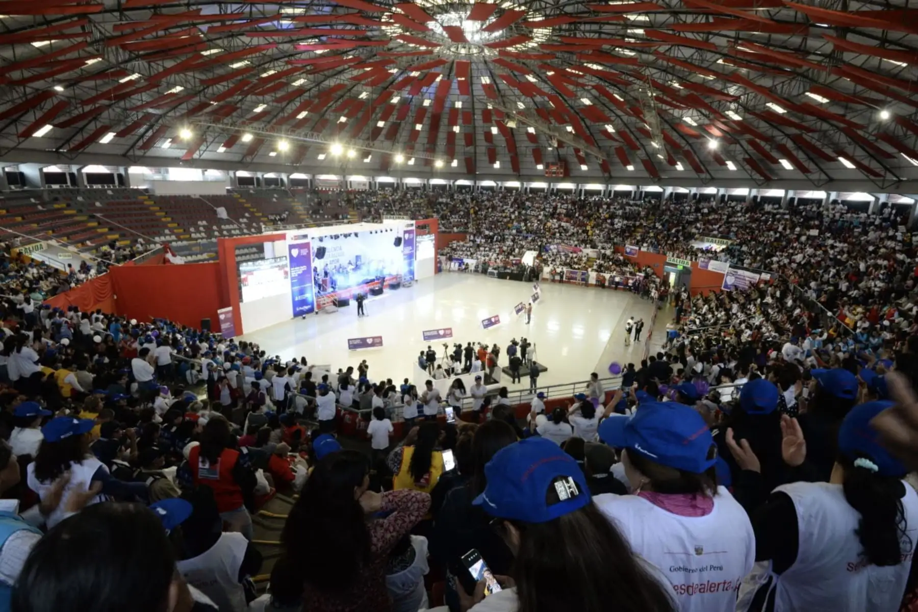 Ministra de la Mujer, Gloria Montenegro participa junto a titulares de Midis, Interior, Defensa, Ambiente en actividad por el Día Internacional de la Eliminación de la Violencia contra la Mujer.
Foto: Difusión Mimp