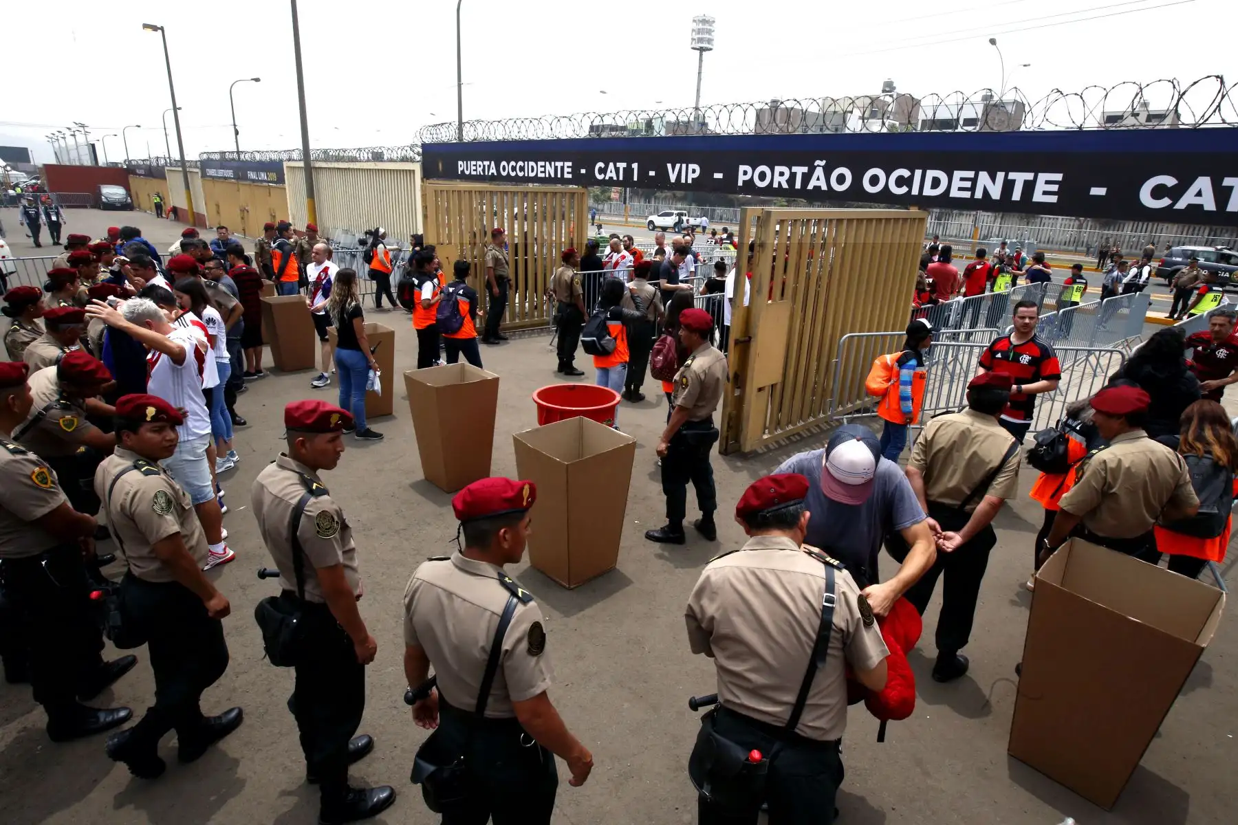 Exteriores del estadio Monumental previo a la gran final entre Flamengo vs River Plate por la Copa Libertadores 2019.
Foto: ANDINA/Vidal Tarqui