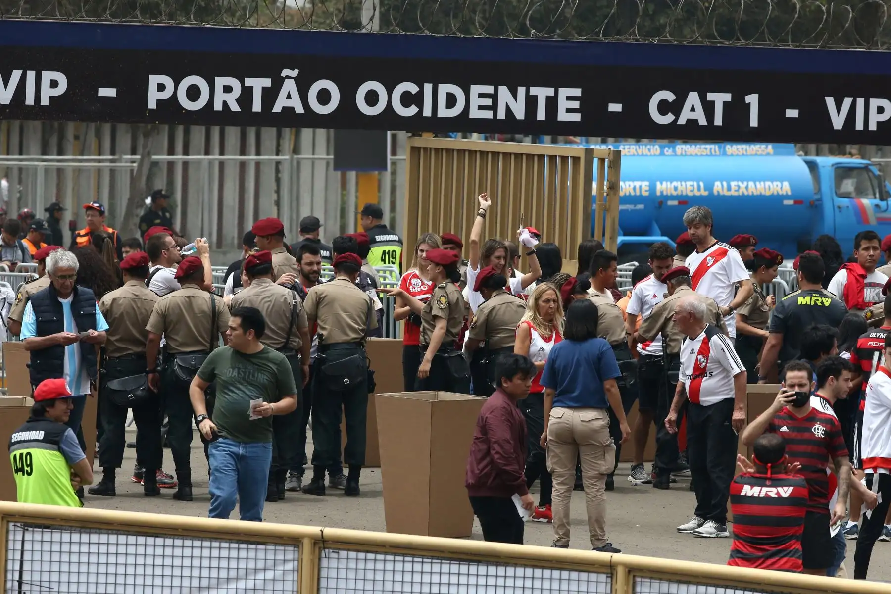 Exteriores del estadio Monumental previo a la gran final entre Flamengo vs River Plate por la Copa Libertadores 2019.
Foto: ANDINA/Vidal Tarqui