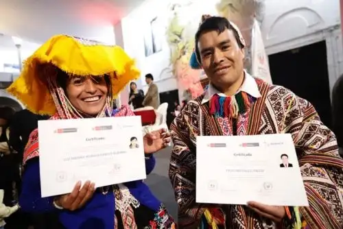 En el presente año y durante estos procesos de certificación, del grupo de 422 servidores que fueron declarados competentes, 232 servidores fueron de Cusco, 35 de Chumbivilcas y 155 trabajadores públicos de la provincia de La Convención.