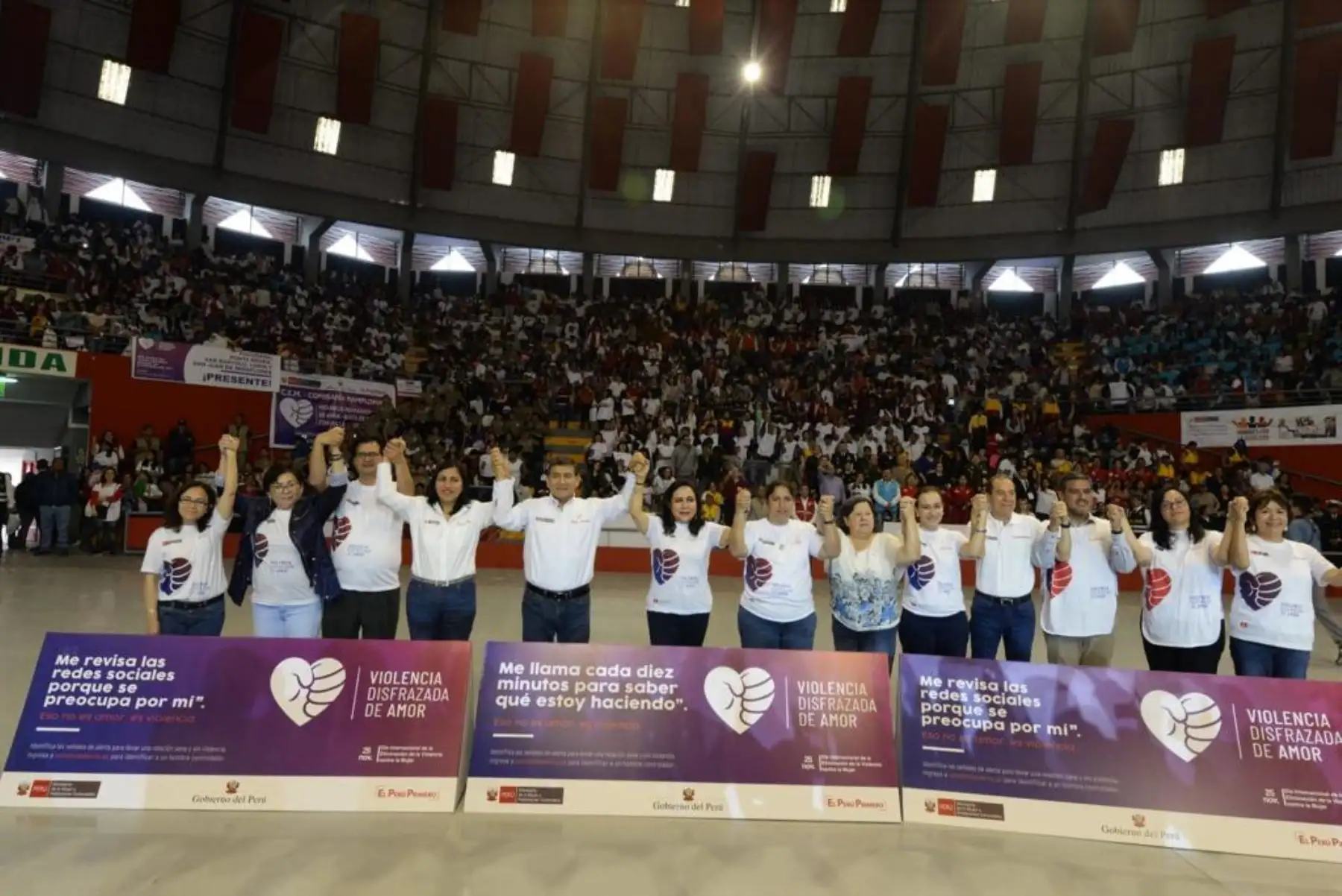 Ministra Montenegro lideró encuentro conmemorativo por el Día Internacional de la Eliminación de la Violencia contra la Mujer en compañía de ministros de Estado, alcaldes, madres de familia, trabajadores, estudiantes y otros. Foto: MIMP