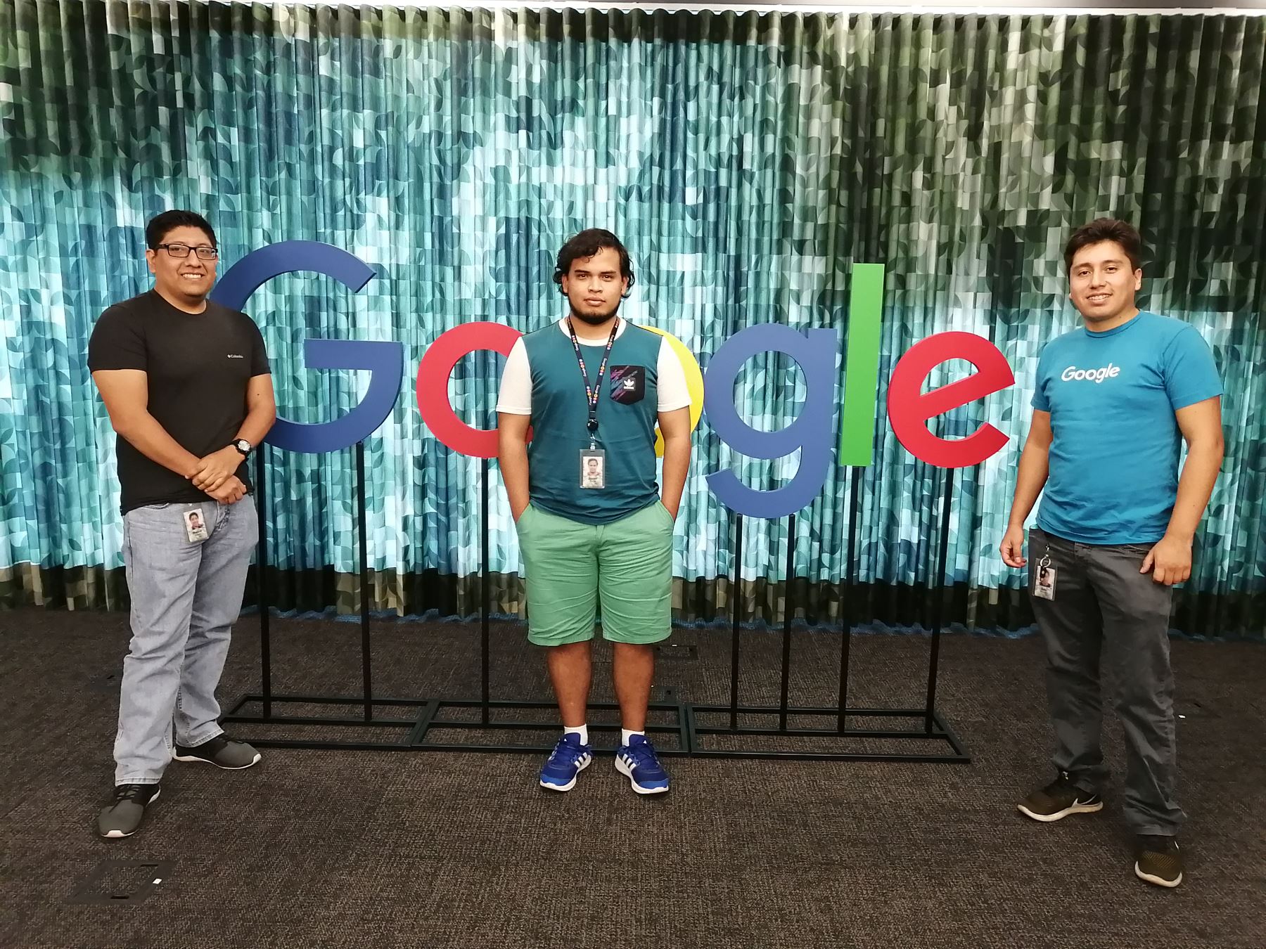 Tres  peruanos trabajan en las oficinas de Google en Belo Horizonte, Brasil